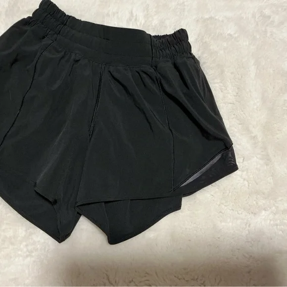Lululemon Hotty Hot Low Rise Size 2 Black Shorts 2.5” lined - Picture 4 of 9